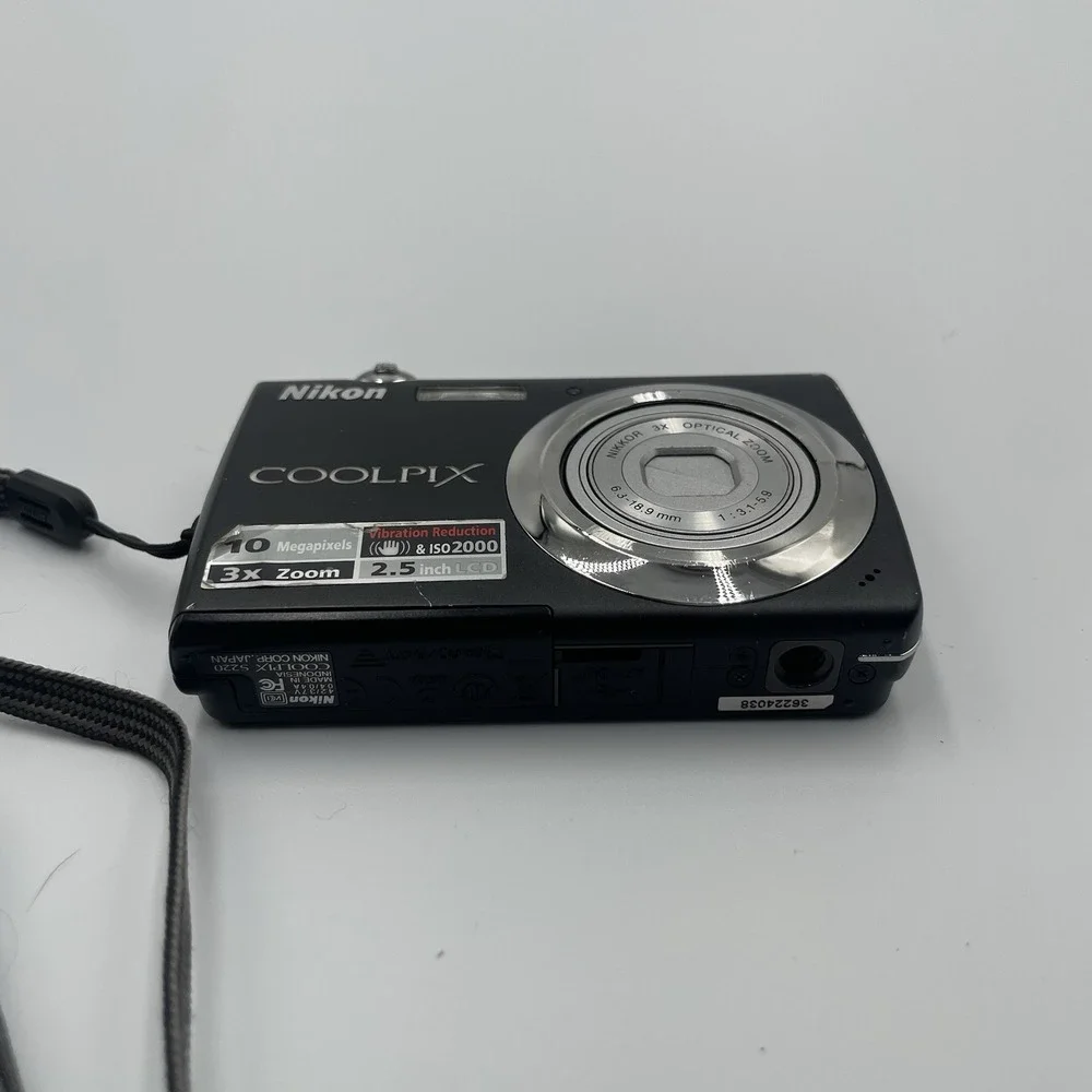 Nikon Coolpix S220 10.0MP 3x Zoom Digital Camera - Black - LENS ERROR**